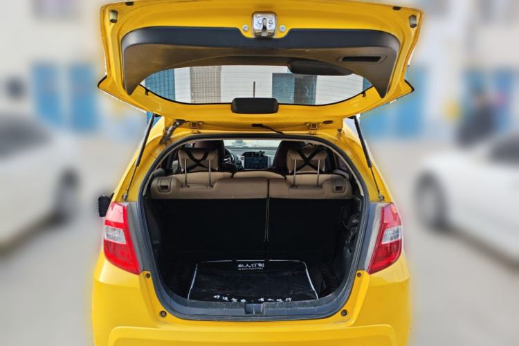 Used Honda Fit 2011 1.3L manual Comfort version Trunk