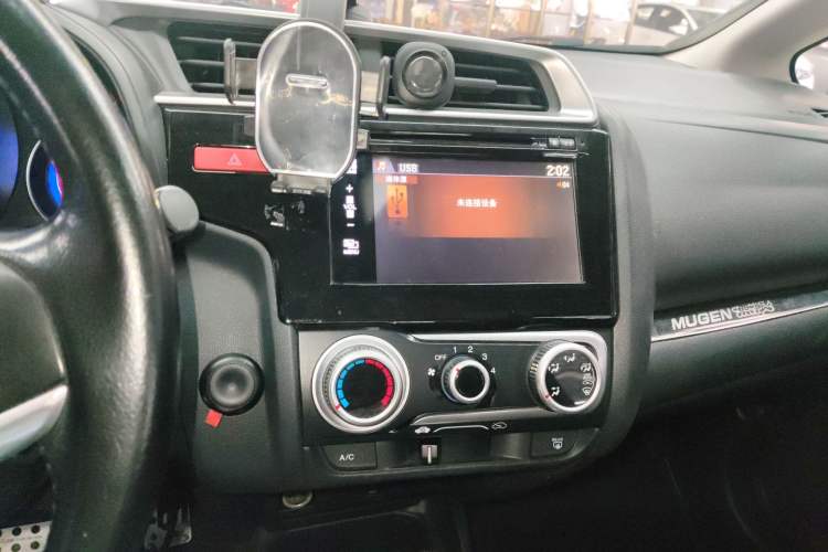 Used Honda Fit 2014 1.5L SE CVT Fashion Model Audio And AC Panel