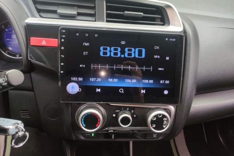 Used Honda Fit 2014 1.5L SE CVT Fashion Model Audio And AC Panel