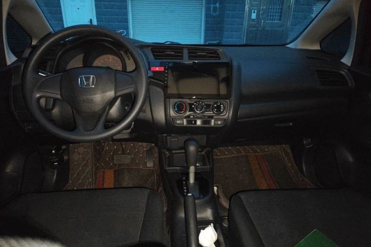 Used Honda Fit 2014 1.5L LX CVT Comfort Model Center Console