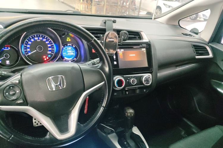 Used Honda Fit 2014 1.5L SE CVT Fashion Model Center Console