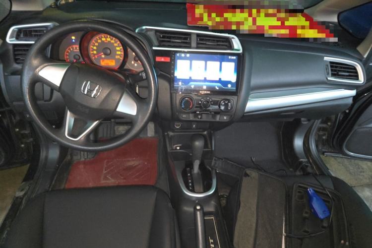 Used Honda Fit 2014 1.5L SE CVT Fashion Model Center Console