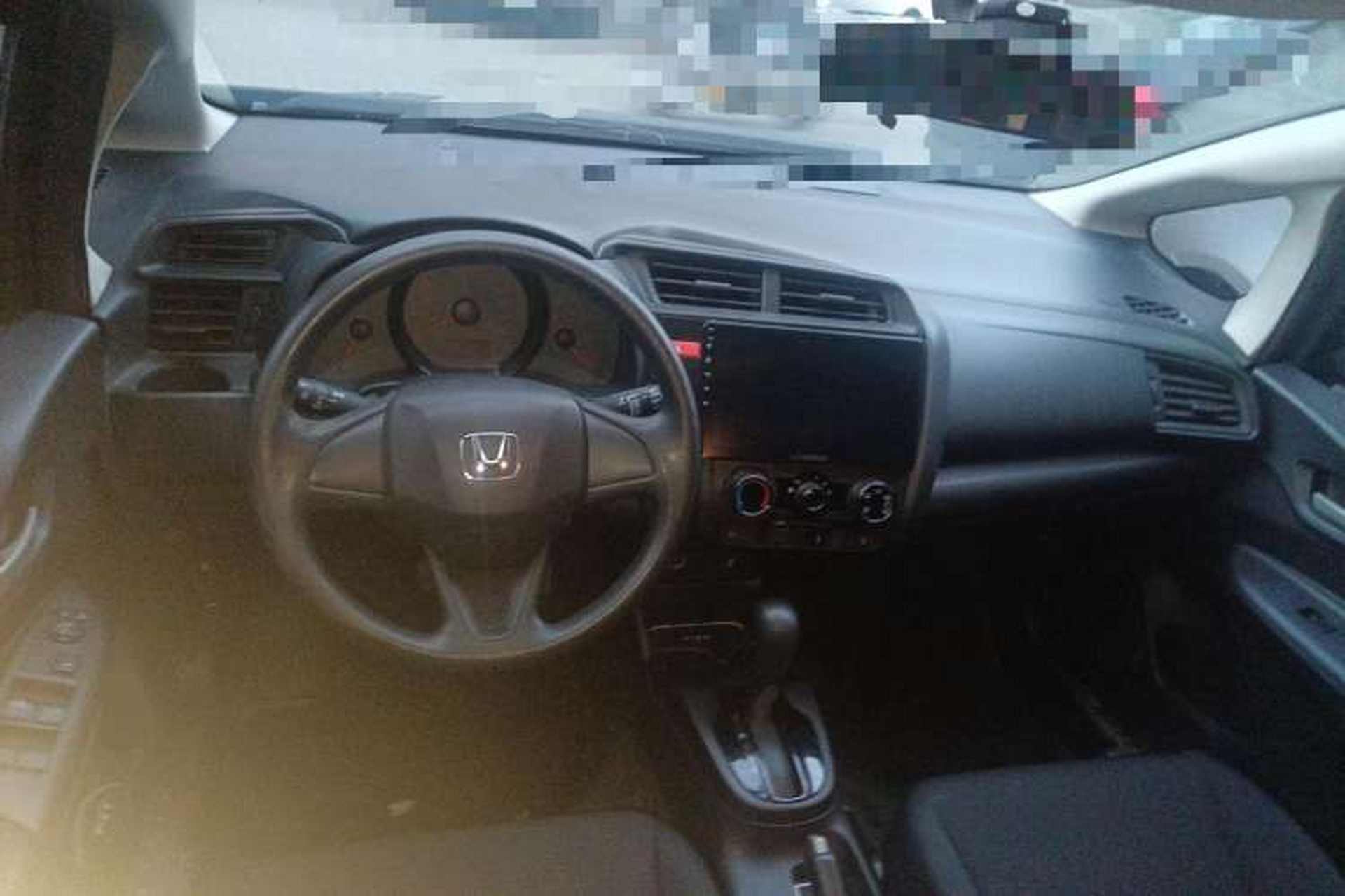 Used Honda Fit 2014 1.5L LX CVT Comfort Model Center Console