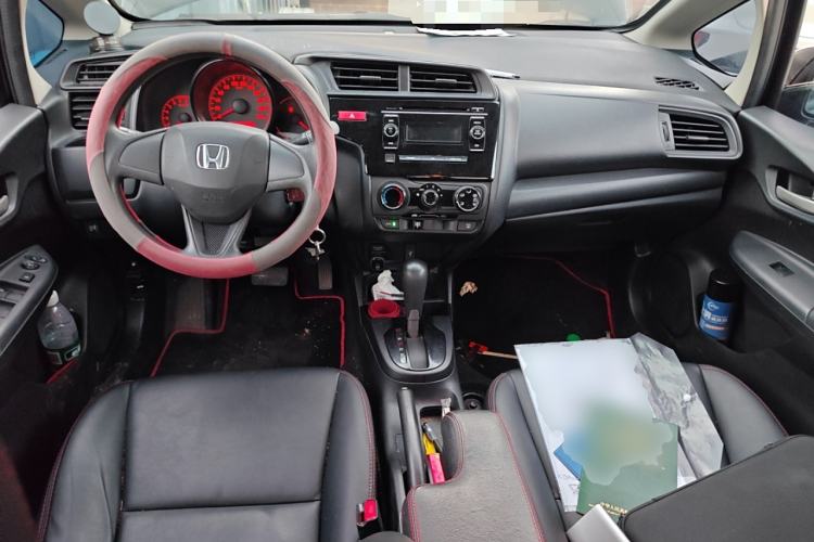 Used Honda Fit 2014 1.5L LX CVT Comfort Model Center Console