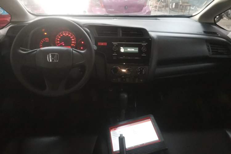 Used Honda Fit 2014 1.5L LX CVT Comfort Model Center Console