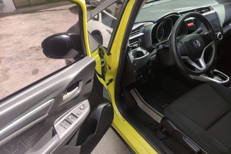 Used Honda Fit 2014 1.5L SE CVT Fashion Model Driver Seat