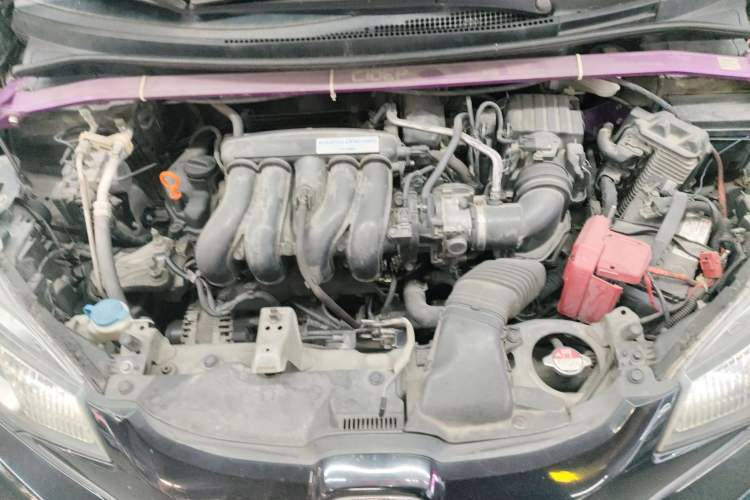 Used Honda Fit 2014 1.5L SE CVT Fashion Model Engine Bay