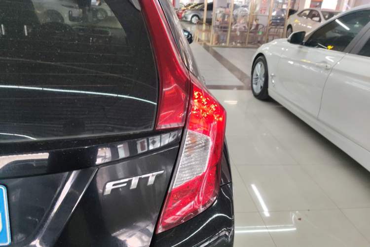 Used Honda Fit 2014 1.5L SE CVT Fashion Model Exterior 3