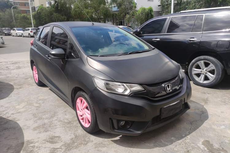 Used Honda Fit 2014 1.5L SE CVT Fashion Model Front Right 45 Deg