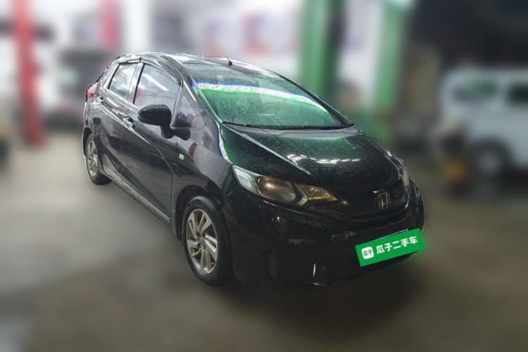 Used Honda Fit 2014 1.5L SE CVT Fashion Model Front Right 45 Deg