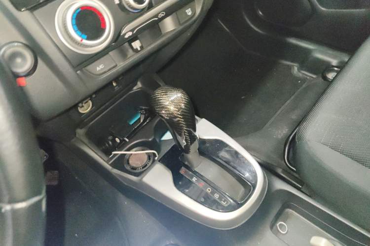 Used Honda Fit 2014 1.5L SE CVT Fashion Model Gear Lever
