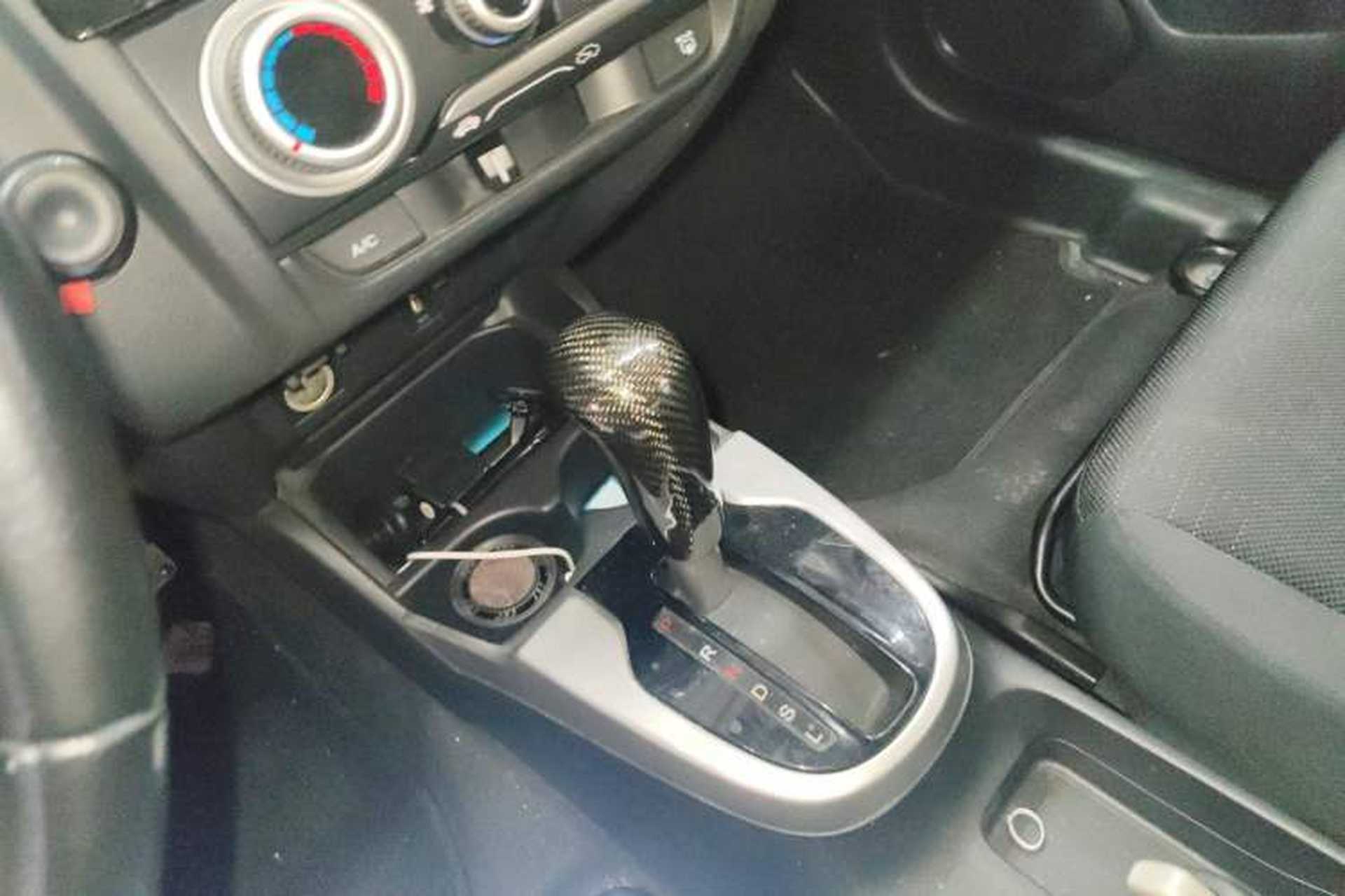 Used Honda Fit 2014 1.5L SE CVT Fashion Model Gear Lever