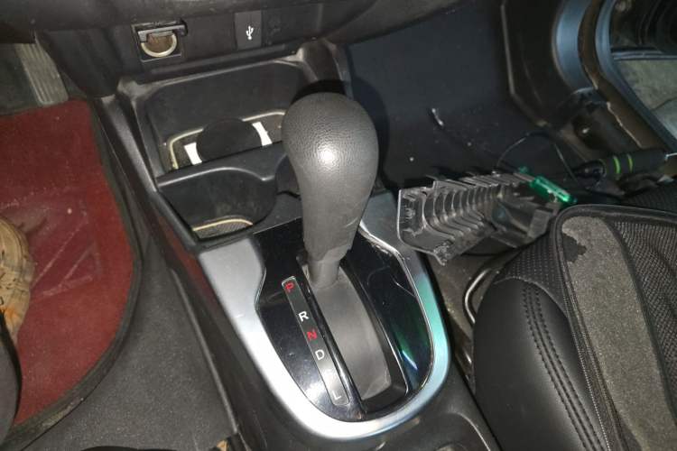 Used Honda Fit 2014 1.5L SE CVT Fashion Model Gear Lever