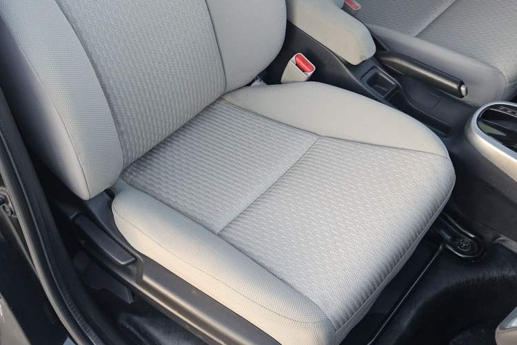 Used Honda Fit 2014 1.5L EXLI CVT Leading Model Interior 4