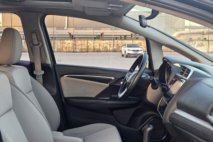 Used Honda Fit 2014 1.5L EXLI CVT Leading Model Interior 6