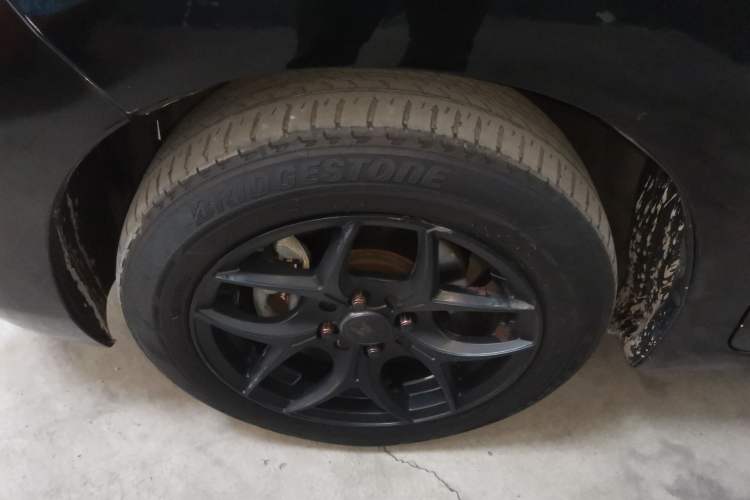 Used Honda Fit 2014 1.5L LX CVT Comfort Model Left Front Wheel Hub