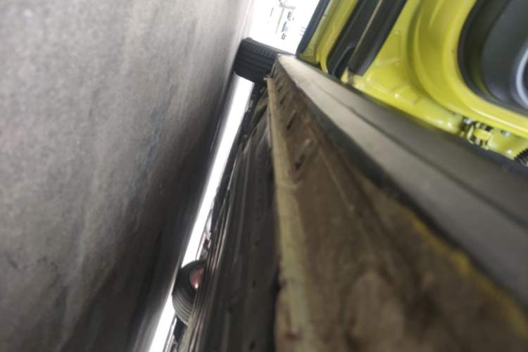 Used Honda Fit 2014 1.5L SE CVT Fashion Model Left Side Sill