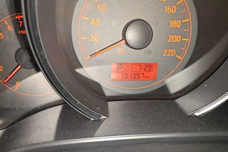 Used Honda Fit 2014 1.5L LX CVT Comfort Model Odometer Close Up