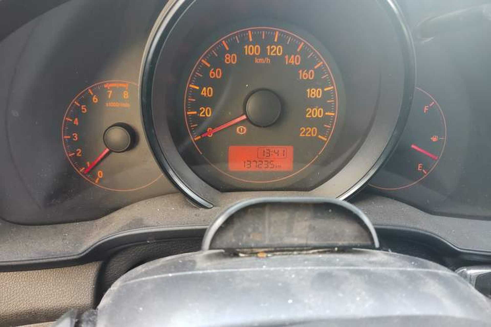 Used Honda Fit 2014 1.5L LX Manual Comfort Model Odometer Close Up