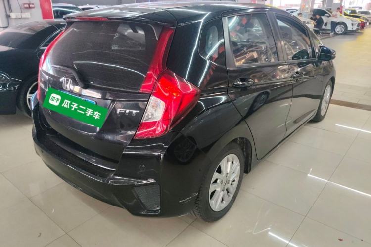 Used Honda Fit 2014 1.5L SE CVT Fashion Model Rear Right 45 Deg