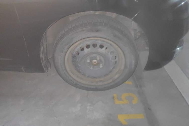 Used Honda Fit 2014 1.5L LX CVT Comfort Model Right Front Wheel Hub
