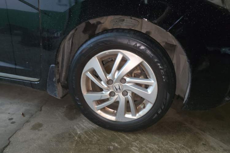 Used Honda Fit 2014 1.5L SE CVT Fashion Model Right Front Wheel Hub
