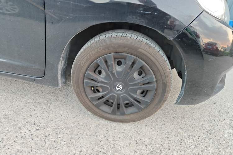 Used Honda Fit 2014 1.5L LX CVT Comfort Model Right Front Wheel Hub