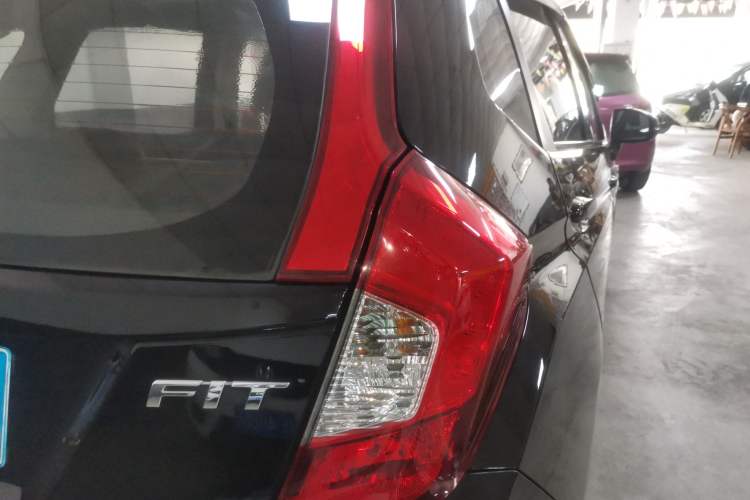 Used Honda Fit 2014 1.5L LX CVT Comfort Model Right Rear Taillight