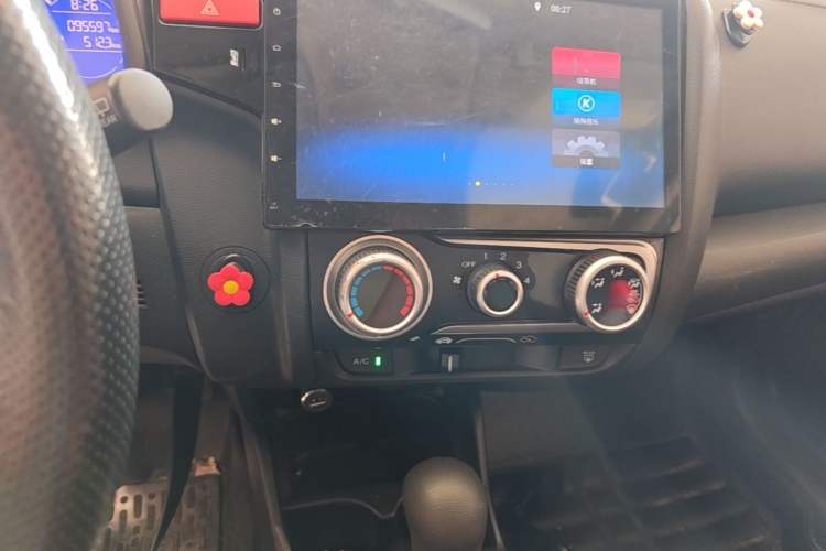 Used Honda Fit 2014 1.5L SE CVT Fashion Model Audio And AC Panel