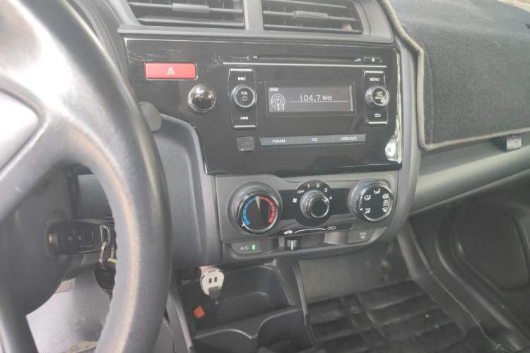 Used Honda Fit 2014 1.5L LX CVT Comfort Model Audio And AC Panel