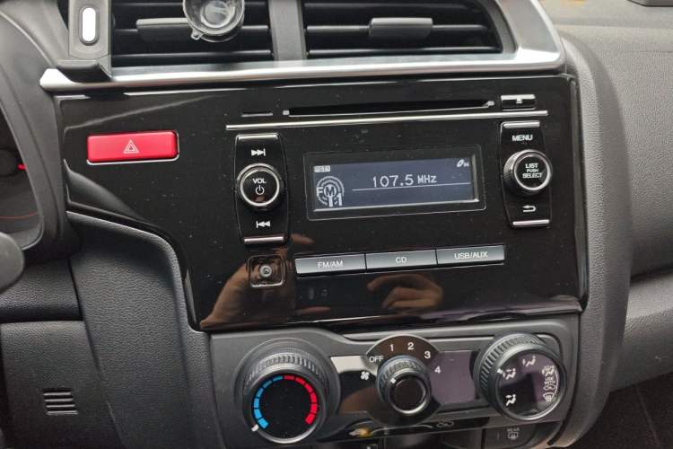 Used Honda Fit 2014 1.5L LX CVT Comfort Model Audio And AC Panel