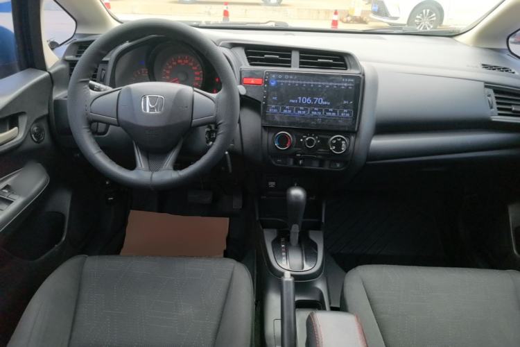 Used Honda Fit 2014 1.5L LX CVT Comfort Model Center Console