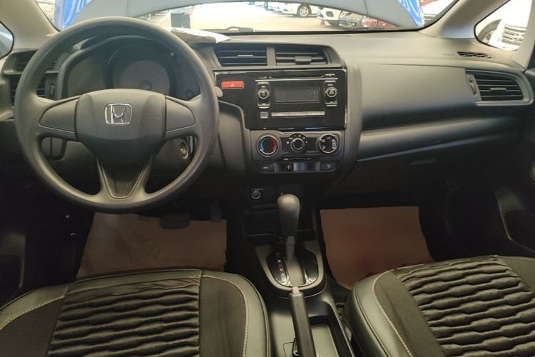 Used Honda Fit 2014 1.5L LX CVT Comfort Model Center Console