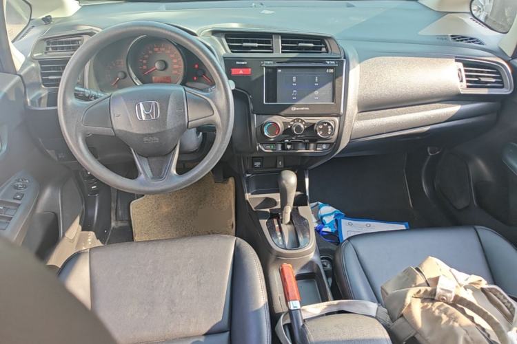 Used Honda Fit 2014 1.5L LX CVT Comfort Model Center Console