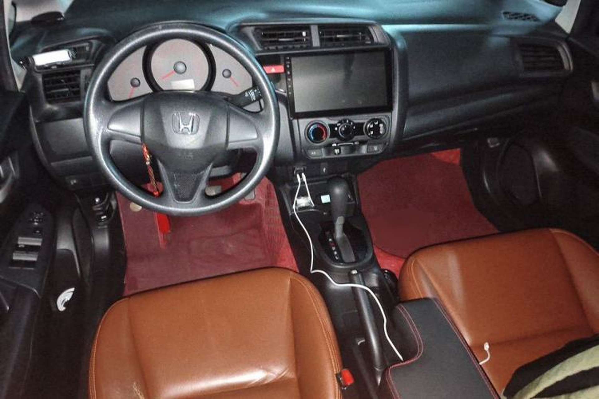 Used Honda Fit 2014 1.5L LX CVT Comfort Model Center Console