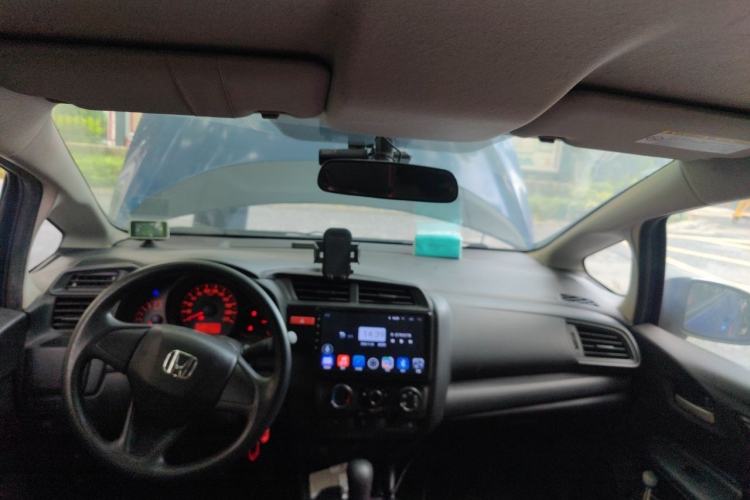 Used Honda Fit 2014 1.5L LX CVT Comfort Model Center Console