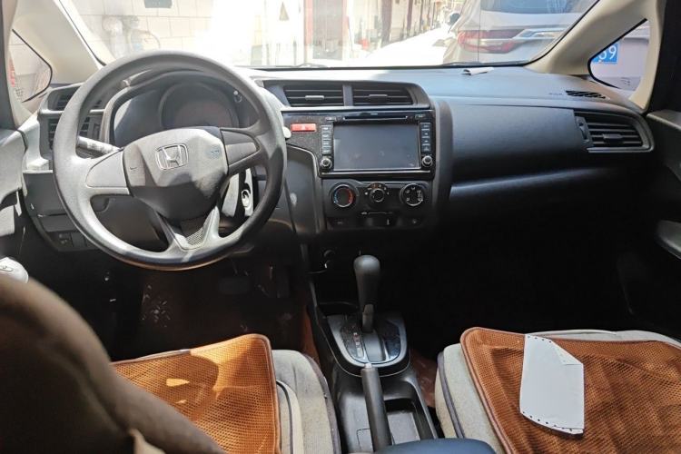 Used Honda Fit 2014 1.5L LX CVT Comfort Model Center Console