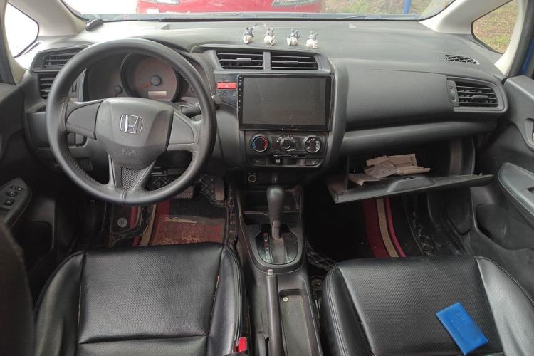 Used Honda Fit 2014 1.5L LX CVT Comfort Model Center Console