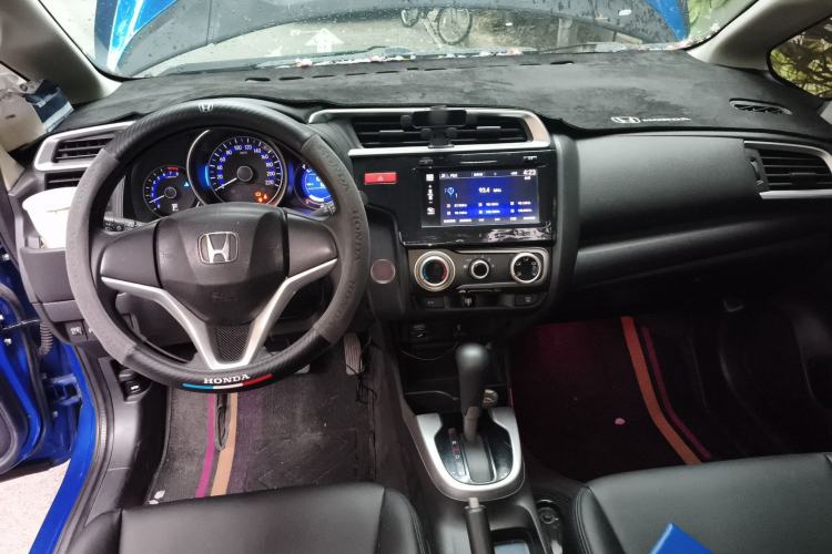 Used Honda Fit 2014 1.5L EX CVT Elite Model Center Console