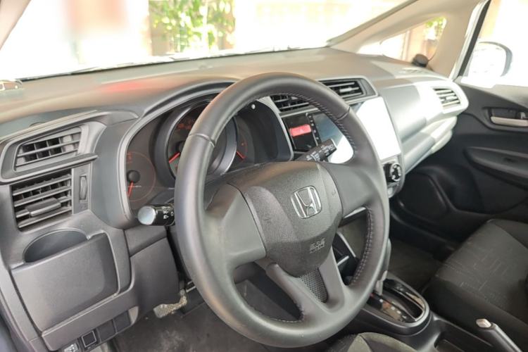 Used Honda Fit 2014 1.5L LX CVT Comfort Model Center Console