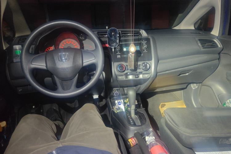 Used Honda Fit 2014 1.5L LX CVT Comfort Model Center Console