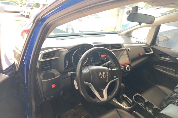 Used Honda Fit 2014 1.5L SE CVT Fashion Model Center Console