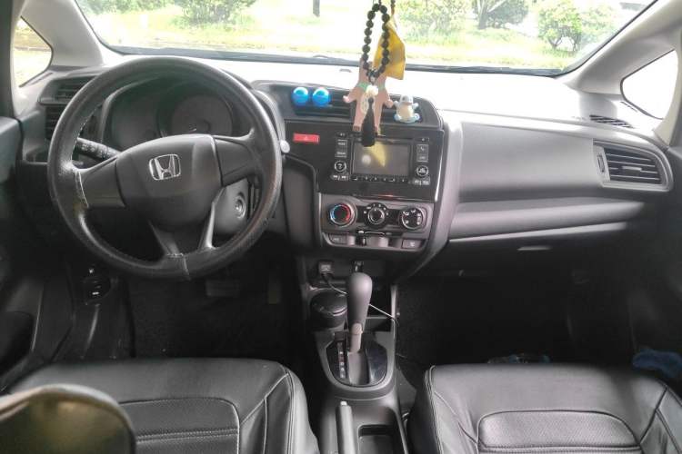 Used Honda Fit 2014 1.5L LX CVT Comfort Model Center Console