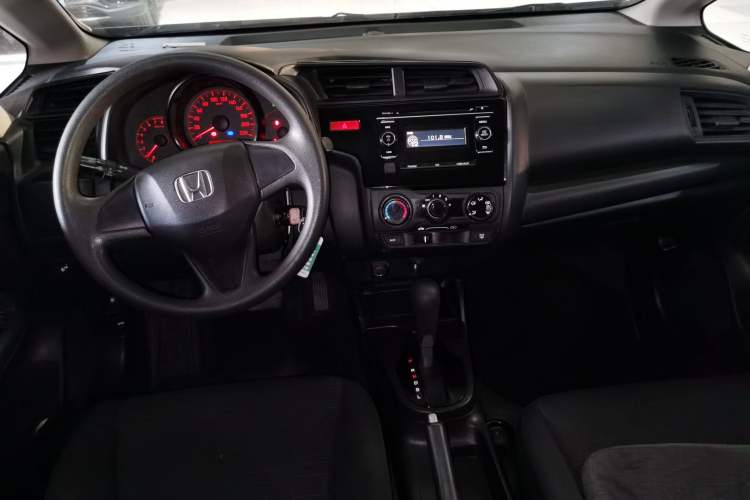 Used Honda Fit 2014 1.5L LX CVT Comfort Model Center Console