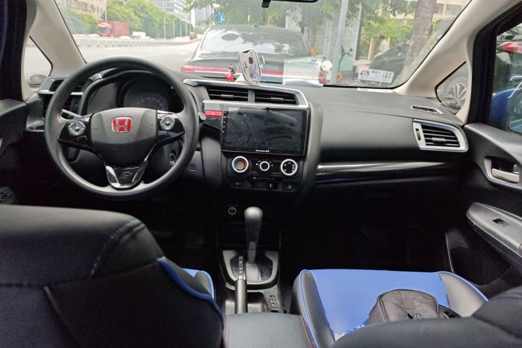 Used Honda Fit 2014 1.5L LX CVT Comfort Model Center Console