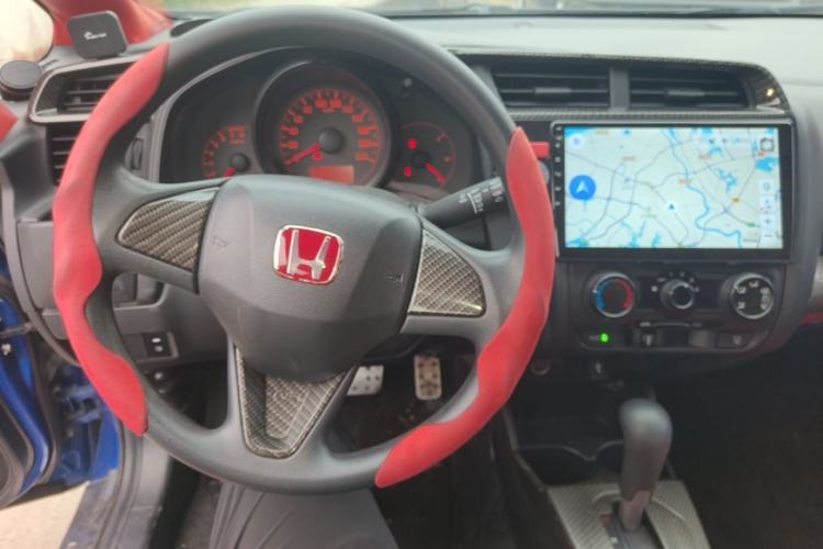 Used Honda Fit 2014 1.5L LX CVT Comfort Model Center Console