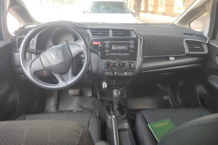 Used Honda Fit 2014 1.5L LX CVT Comfort Model Center Console