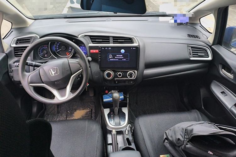 Used Honda Fit 2014 1.5L SE CVT Fashion Model Center Console