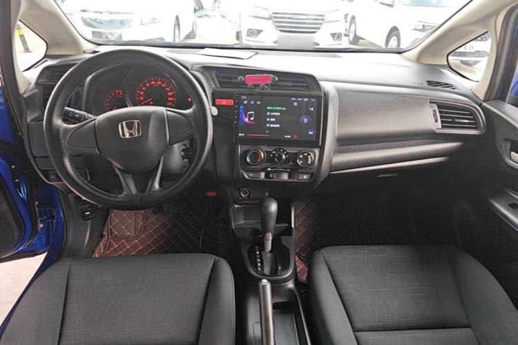 Used Honda Fit 2014 1.5L LX CVT Comfort Model Center Console