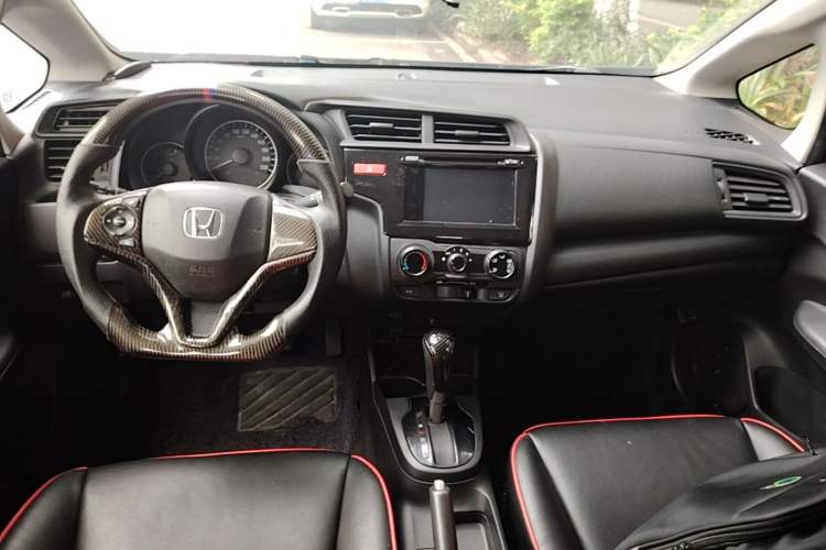 Used Honda Fit 2014 1.5L LX CVT Comfort Model Center Console